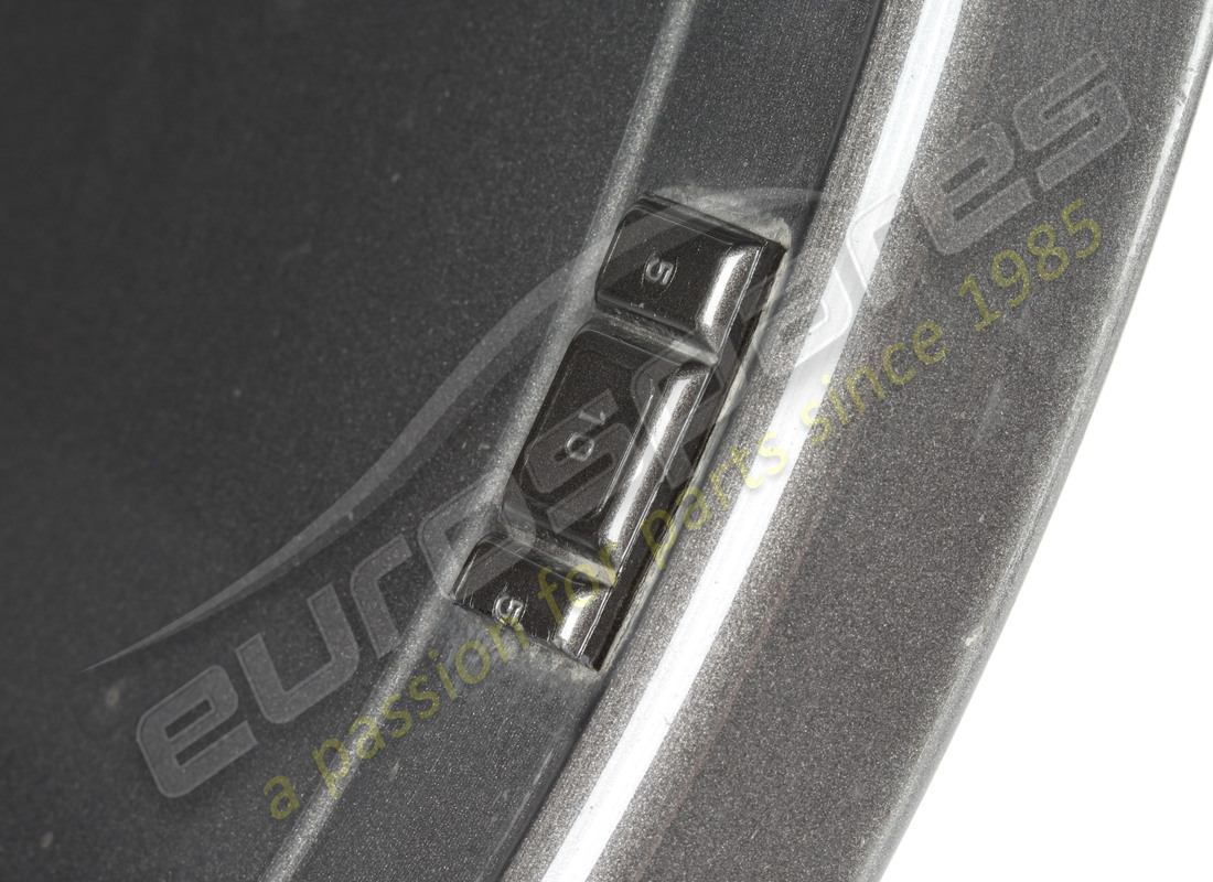 USED FERRARI FRONT WHEEL. PART NUMBER 855340 (8) used ferrari front wheel. part number 855340 (8)