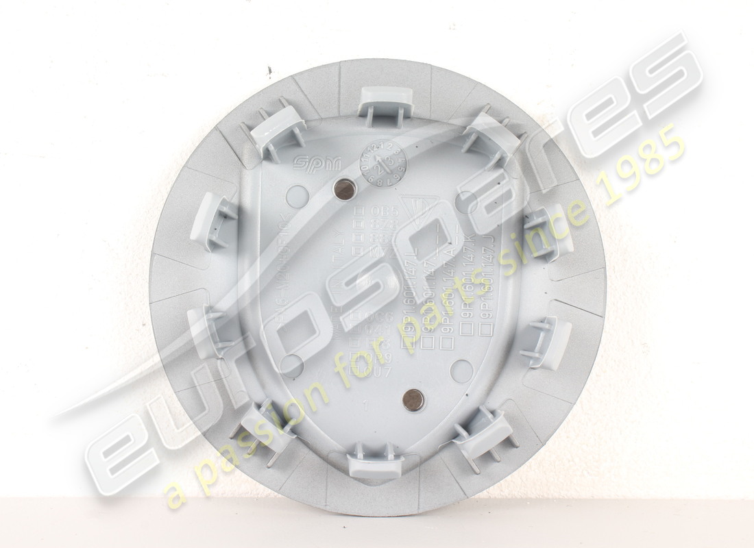 new porsche wheel cap concave - porsche crest multi-coloured platinum satin-matt. part number 7l5601151ob5 (3)