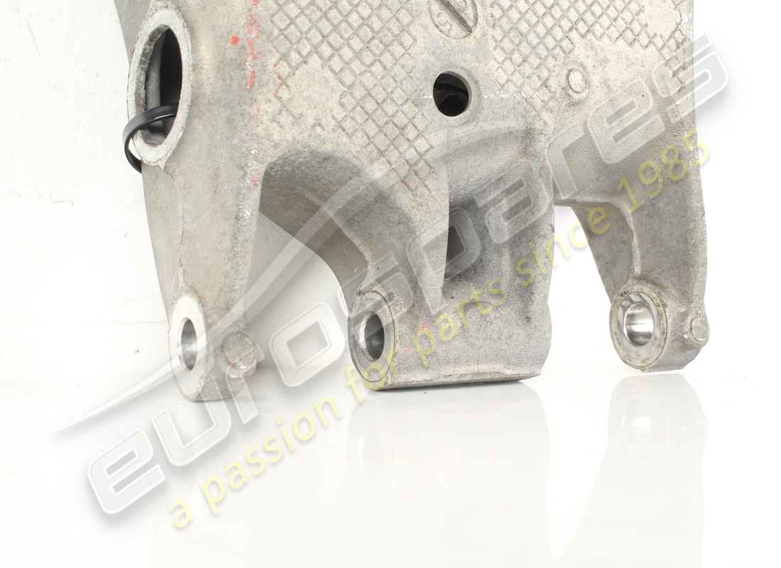 used ferrari complete lh rear arm. part number 810450 (2)