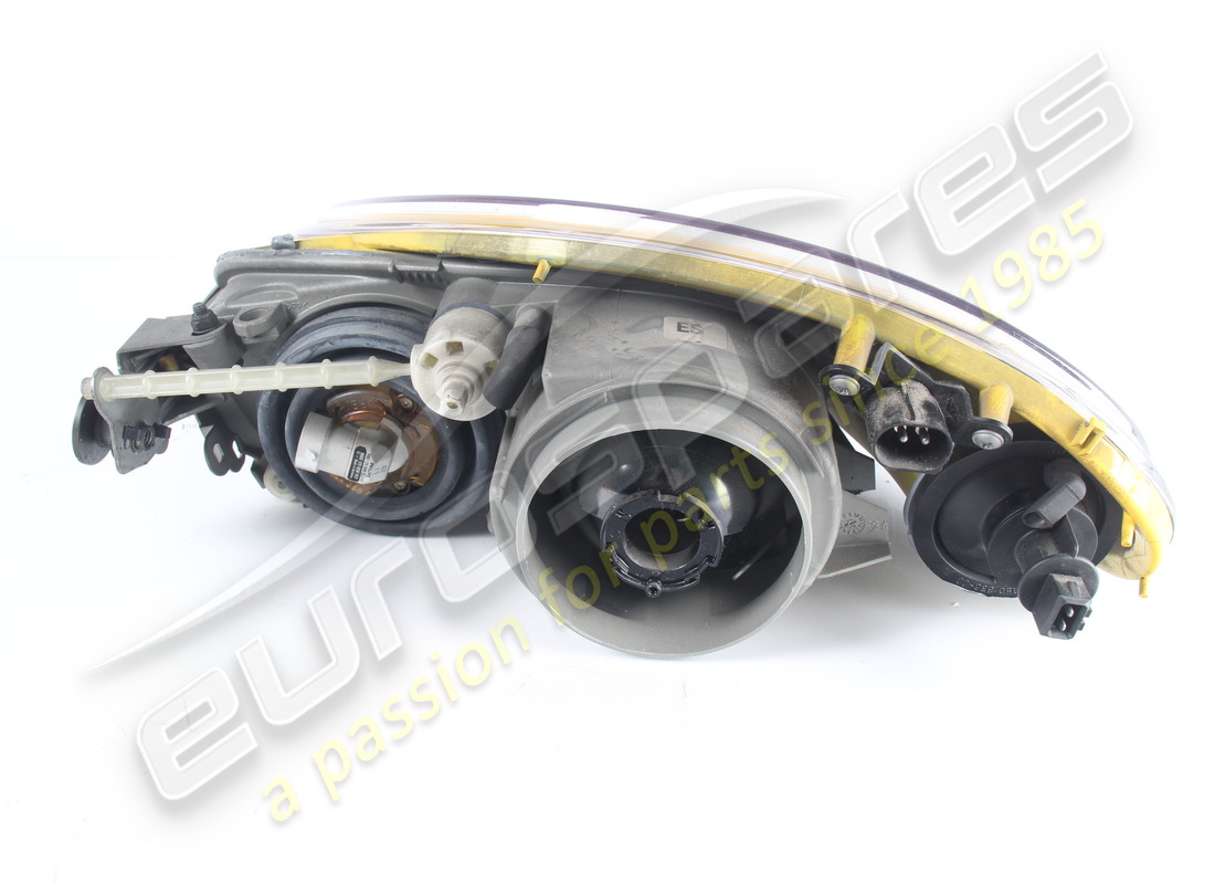 USED FERRARI RH LAMP ASSEMBLY RHD GIALLO MODENA. PART NUMBER 72001370 (2) used ferrari rh lamp assembly rhd giallo modena. part number 72001370 (2)