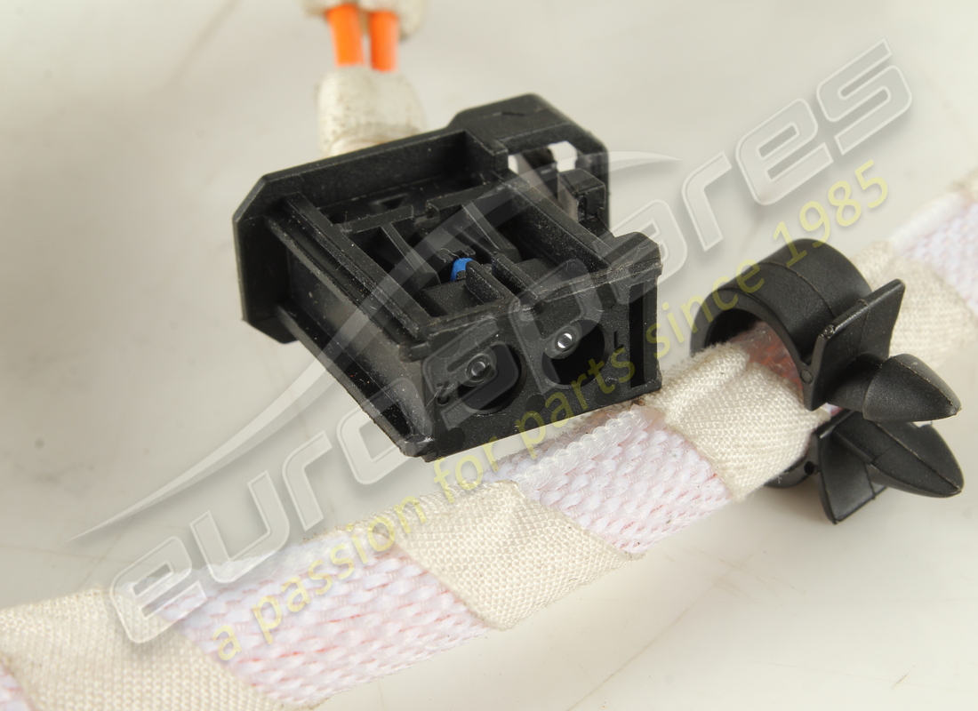 USED FERRARI HI-FI CABLE. PART NUMBER 877886 (2) used ferrari hi-fi cable. part number 877886 (2)