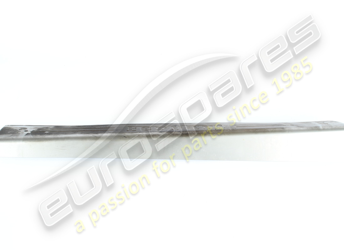 damaged ferrari rh kickplate. part number 88825500 (3)