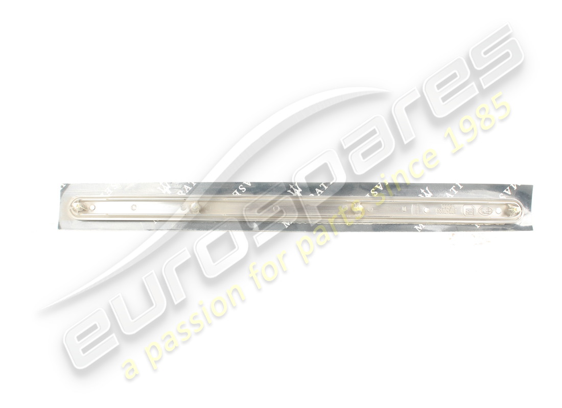 NEW MASERATI MODANATURA DX COMPLETE BORDEAUX. PART NUMBER 67247026 (1) new maserati modanatura dx complete bordeaux. part number 67247026 (1)