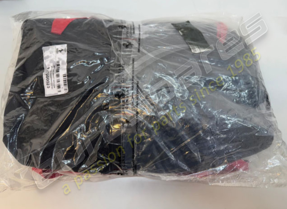 NEW FERRARI F8 SPIDER RED INDOOR CAR COVER WITH LOGO. PART NUMBER 70005274 (1) new ferrari f8 spider red indoor car cover with logo. part number 70005274 (1)