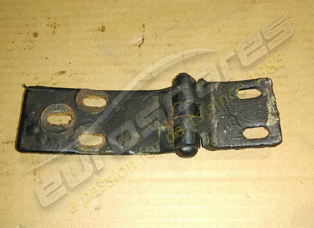 USED FERRARI BOOT LID HINGE ASSEMBLY. PART NUMBER 40355604 (1) used ferrari boot lid hinge assembly. part number 40355604 (1)