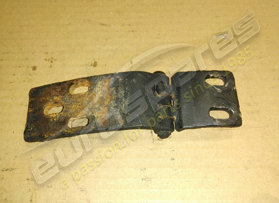 USED FERRARI BOOT LID HINGE ASSEMBLY. PART NUMBER 40355604 (2) used ferrari boot lid hinge assembly. part number 40355604 (2)