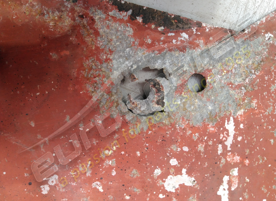 damaged ferrari front panel. part number 40355208 (2)