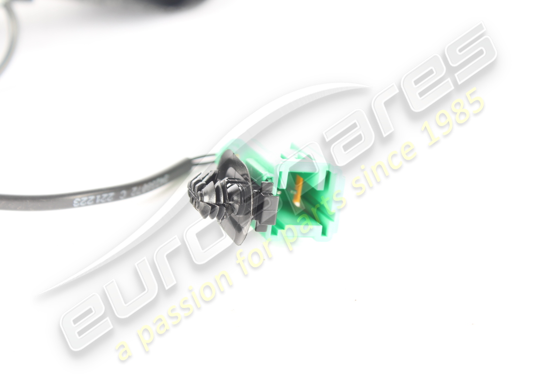 USED MASERATI CENTRE REAR SEATBELT BUCKLE SECTION. PART NUMBER 670198277 (3) used maserati centre rear seatbelt buckle section. part number 670198277 (3)