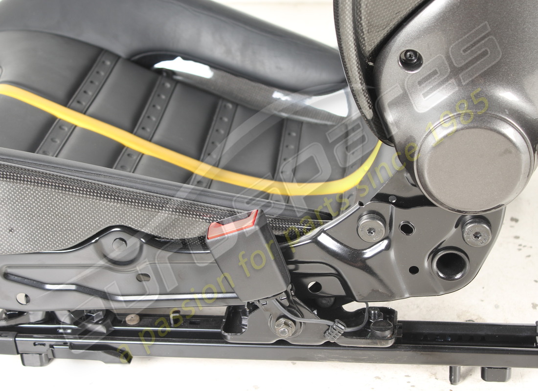 USED EUROSPARES 296 DAYTONA CARBON SEATS (SIZE LARGE). PART NUMBER EAP1490392 (10) used eurospares 296 daytona carbon seats (size large). part number eap1490392 (10)