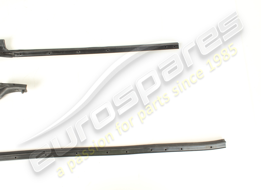 used ferrari complete rh front door dust seal. part number 948630 (5)