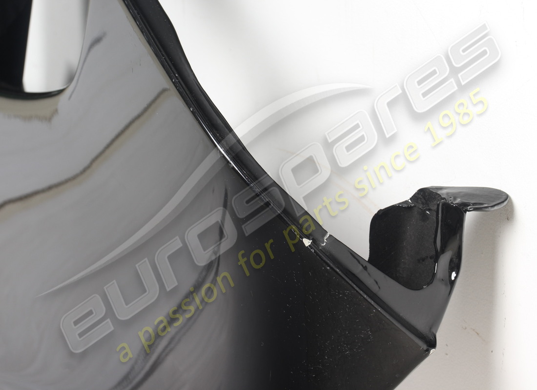 USED FERRARI COMPLETE REAR SPOILER. PART NUMBER 949122 (7) used ferrari complete rear spoiler. part number 949122 (7)