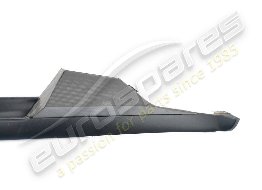 used ferrari complete rh sill trim panel. part number 901726 (2)