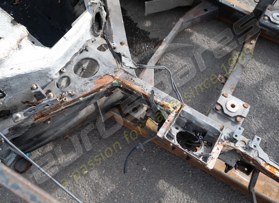 USED FERRARI 550 COMPLETE BODYSHELL BARE. PART NUMBER 65375900 (12) used ferrari 550 complete bodyshell bare. part number 65375900 (12)