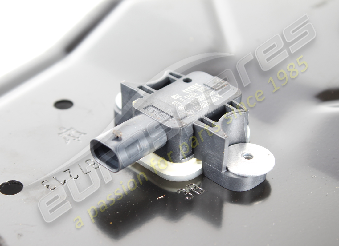 USED MASERATI LH FRONT DOOR CENTRAL FRAMEW. PART NUMBER 670004432 (2) used maserati lh front door central framew. part number 670004432 (2)