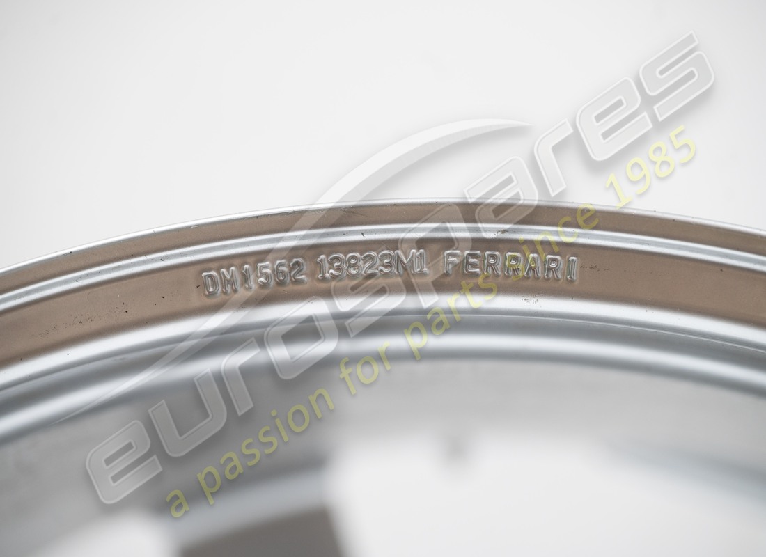 new (other) ferrari rh rear wheel 23'' (liquid silver). part number 895988 (4)