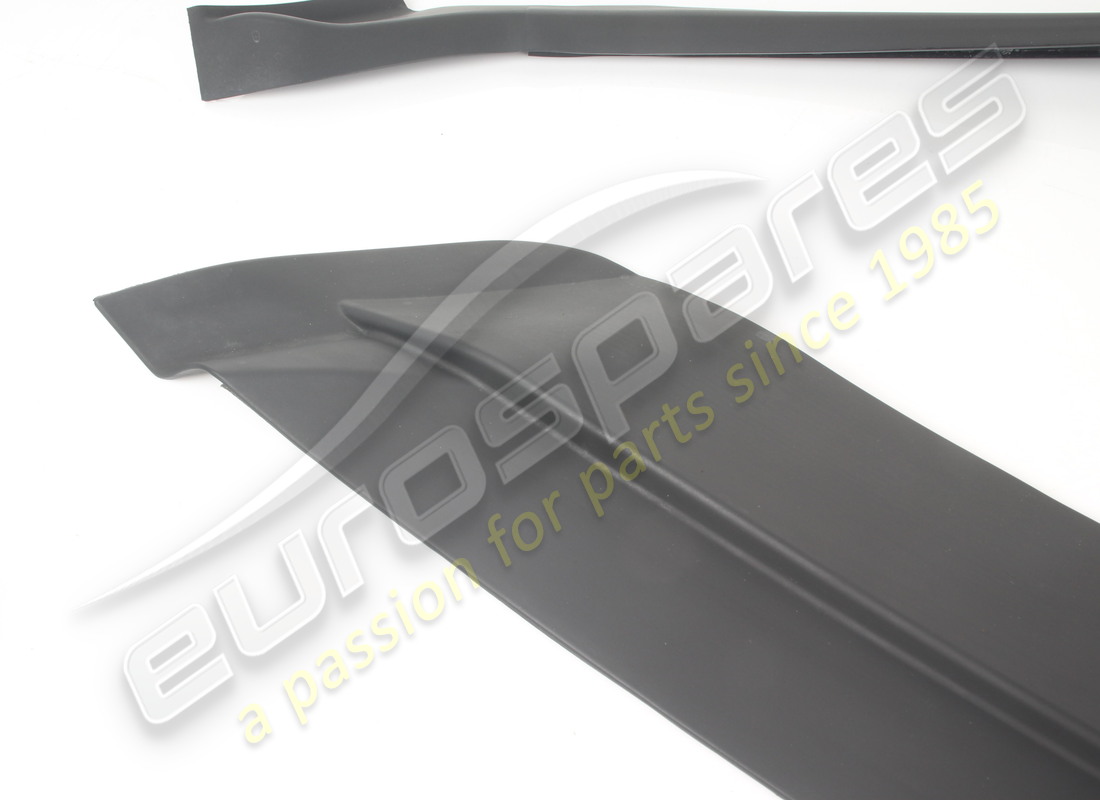 used ferrari lh front lid seal.. part number 918907 (3)