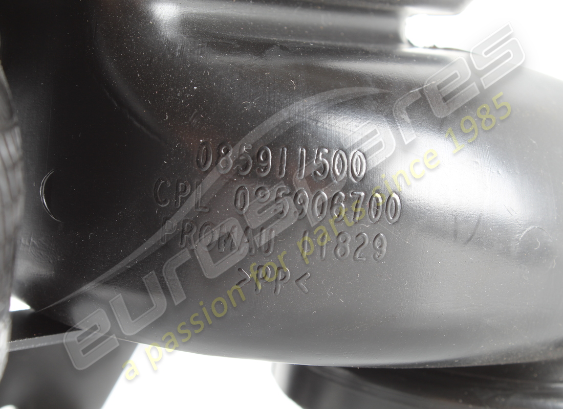 used ferrari centre duct. part number 85906700 (3)