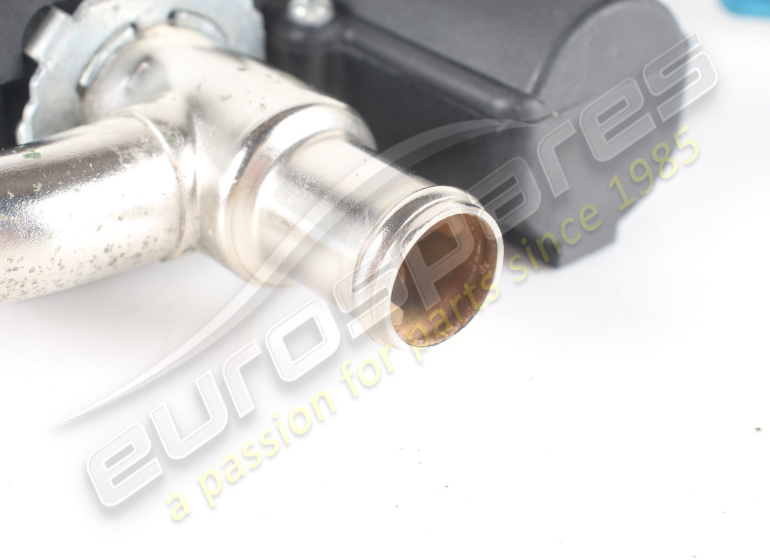 USED FERRARI LH TGK VALVE (HEATER CONTROL). PART NUMBER 67444900 (5) used ferrari lh tgk valve (heater control). part number 67444900 (5)