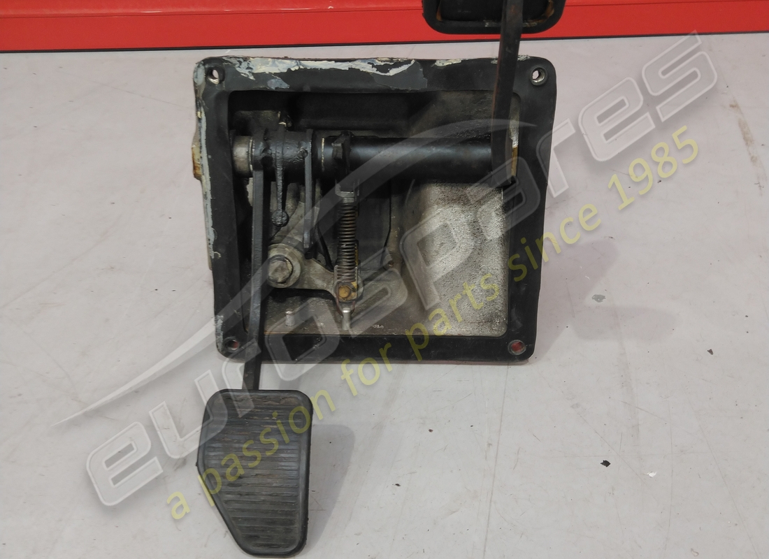 USED EUROSPARES SUPPORT AND BRAKE PEDALS COMPLETE. PART NUMBER EAP1384355 (2) used eurospares support and brake pedals complete. part number eap1384355 (2)