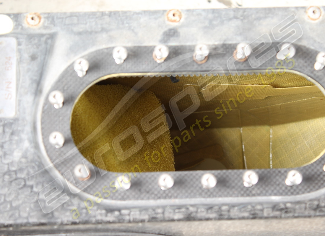 damaged eurospares tank bladder & complete fuel tank container only. part number eap1493248 (7)