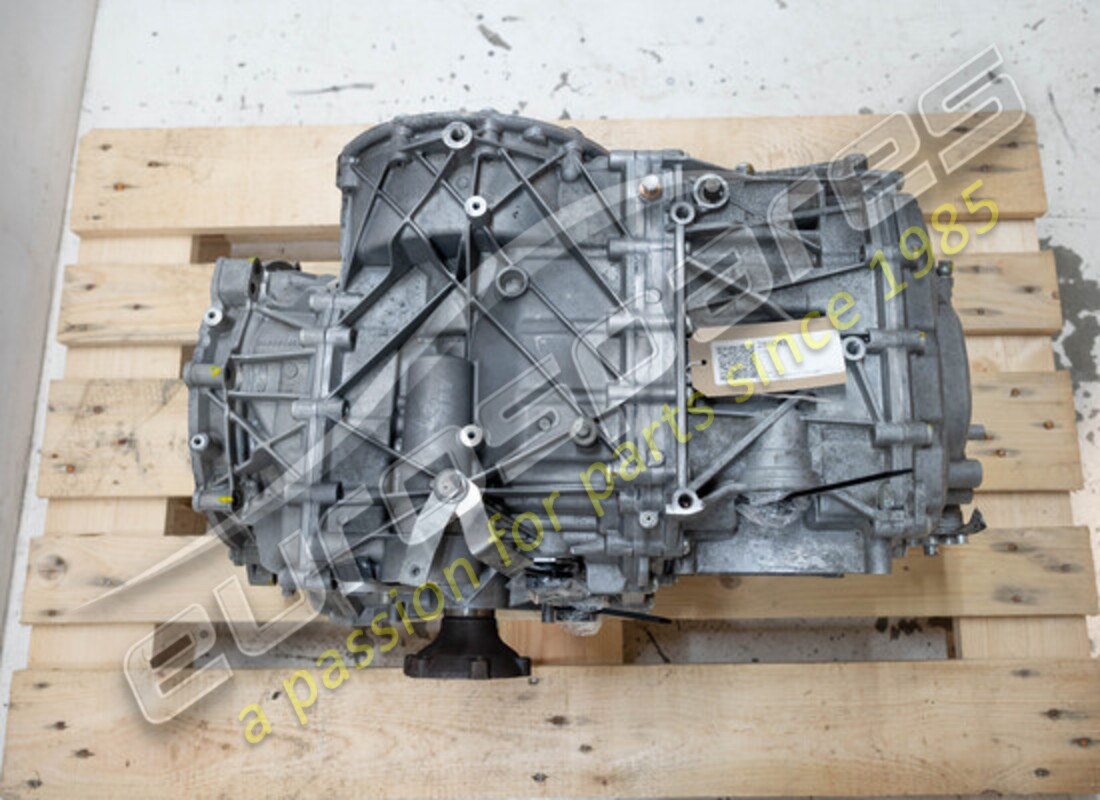 USED FERRARI COMPLETE DUAL CLUTCH GEARBOX. PART NUMBER 286043 (4) used ferrari complete dual clutch gearbox. part number 286043 (4)