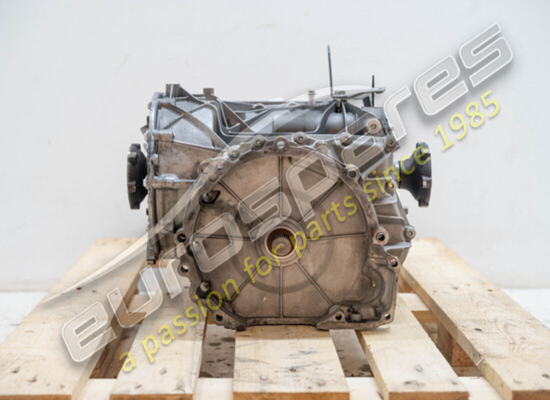 USED FERRARI COMPLETE DUAL CLUTCH GEARBOX. PART NUMBER 286043 (5) used ferrari complete dual clutch gearbox. part number 286043 (5)