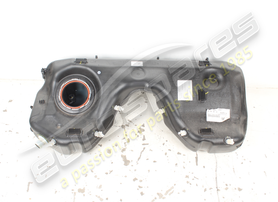 USED MASERATI FUEL TANK ASSEMBLY. PART NUMBER 675001696 (1) used maserati fuel tank assembly. part number 675001696 (1)