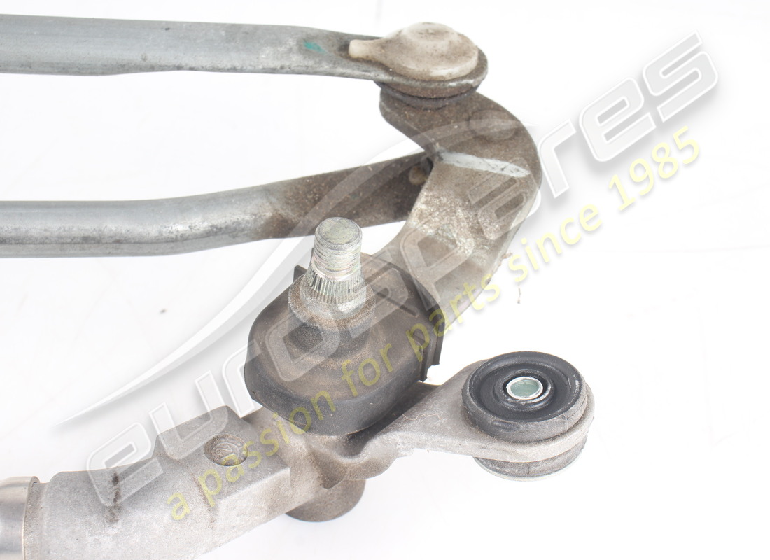 USED FERRARI WINDSCREEN WIPER WITH MOTOR. PART NUMBER 84198200 (8) used ferrari windscreen wiper with motor. part number 84198200 (8)