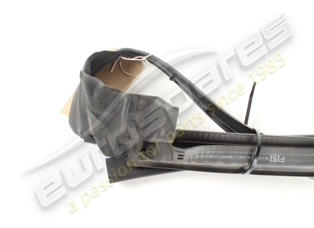 used ferrari rh inner window scraper seal. part number 84311900 (3)