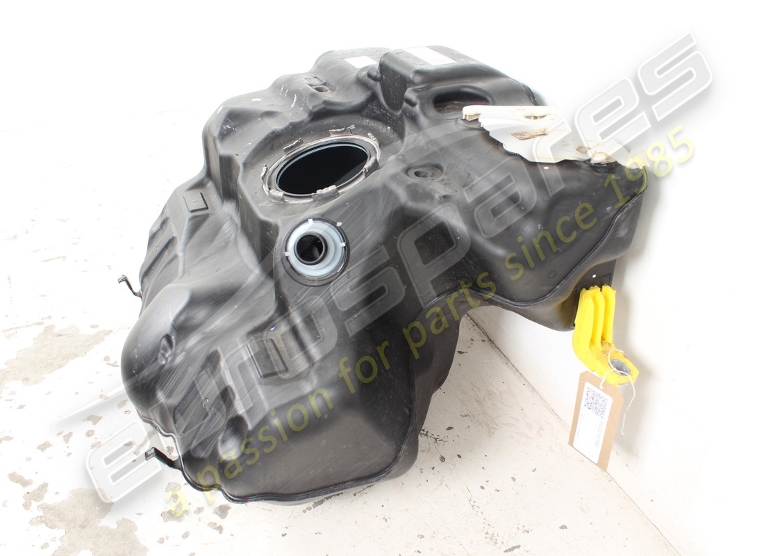 DAMAGED PORSCHE FUEL TANK. PART NUMBER 992201076G (3) damaged porsche fuel tank. part number 992201076g (3)