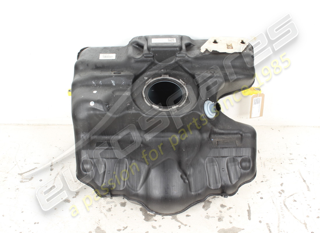 DAMAGED Porsche FUEL TANK . PART NUMBER 992201076G (1)