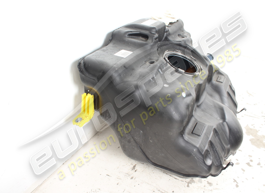 DAMAGED PORSCHE FUEL TANK. PART NUMBER 992201076G (4) damaged porsche fuel tank. part number 992201076g (4)
