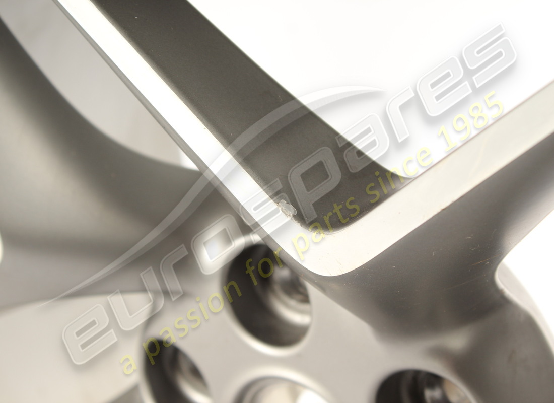 USED FERRARI RH REAR WHEEL. PART NUMBER 861256 (4) used ferrari rh rear wheel. part number 861256 (4)