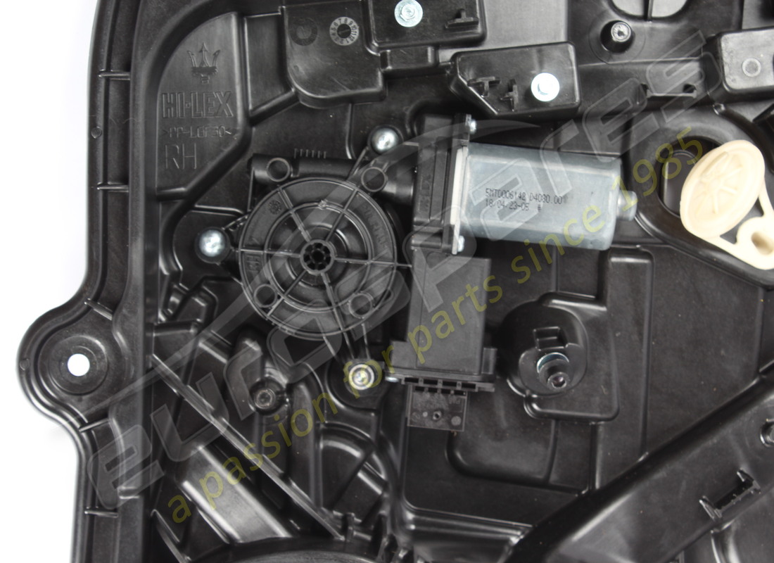 USED MASERATI RH REAR DOOR CARRIER. PART NUMBER 673014115 (2) used maserati rh rear door carrier. part number 673014115 (2)