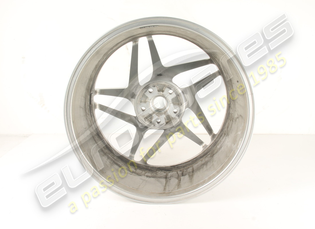 used ferrari rh front wheel. part number 861243 (3)