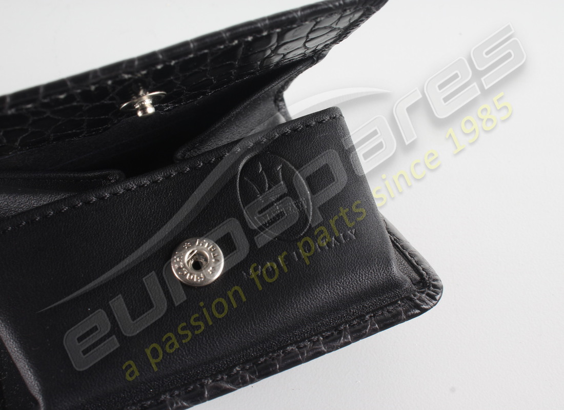 new maserati coin wallet. part number eap1553119 (3)