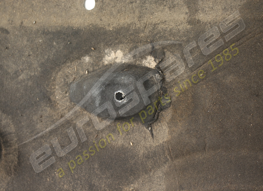 damaged maserati complete front central lh aerodyn. part number 670008860 (2)