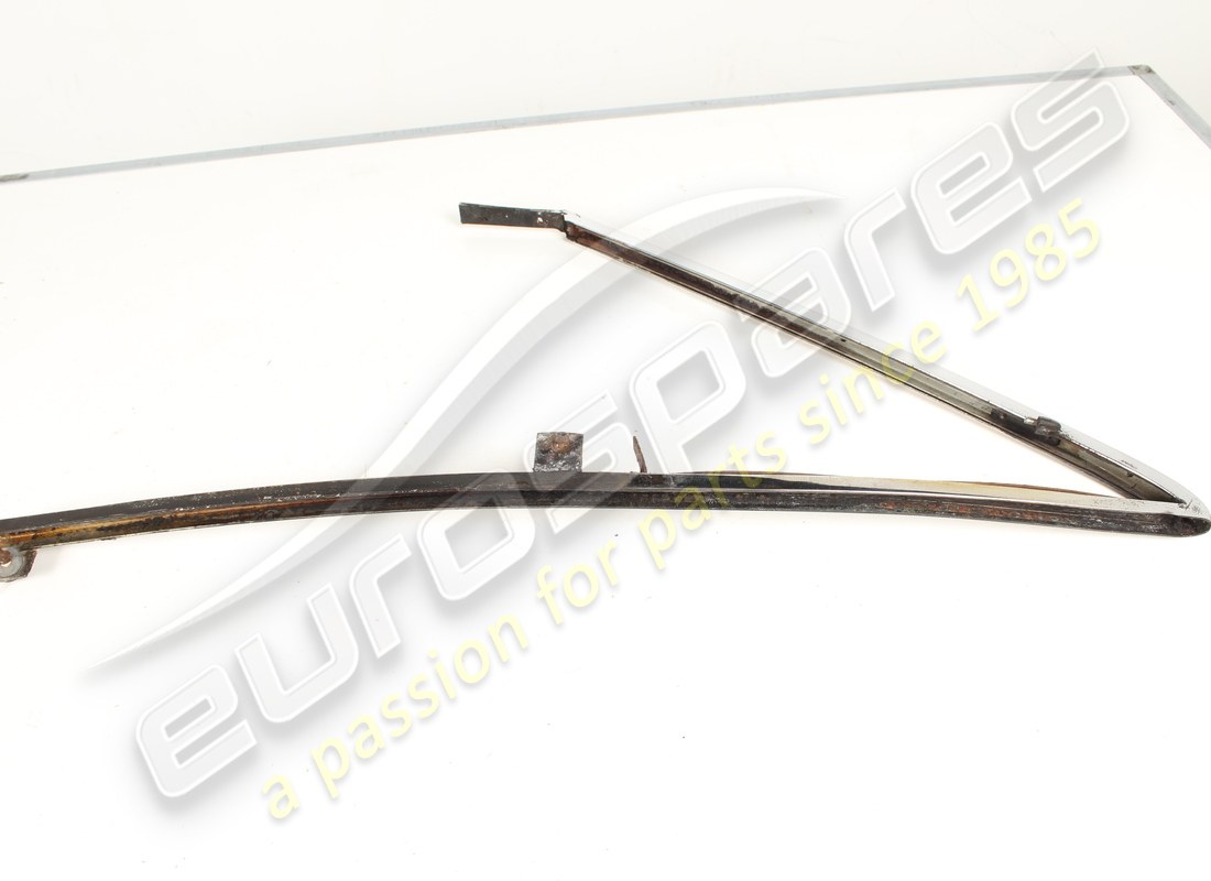 USED FERRARI LH MAIN QUARTER LIGHT FRAME. PART NUMBER 20283300 (1) used ferrari lh main quarter light frame. part number 20283300 (1)