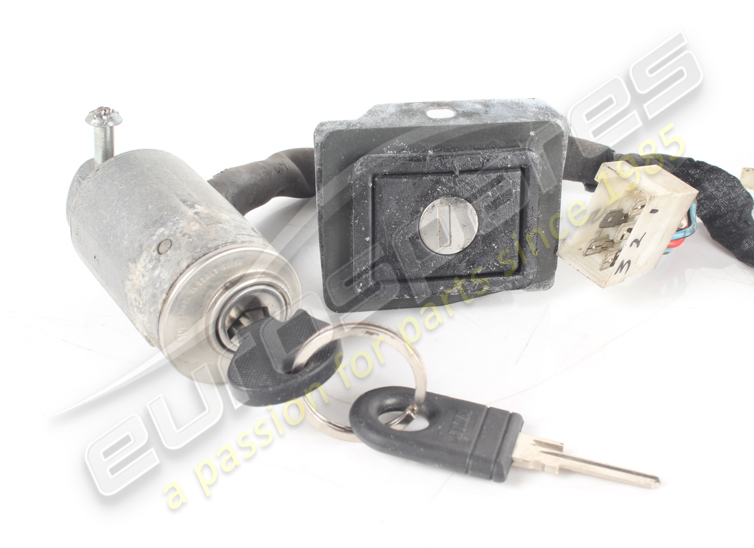 used eurospares complete lock set with key. part number eap1563047 (3)