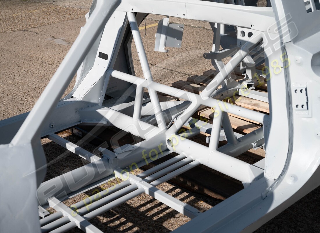 USED FERRARI GTS CHASSIS & BODY. PART NUMBER 20277100 (6) used ferrari gts chassis & body. part number 20277100 (6)