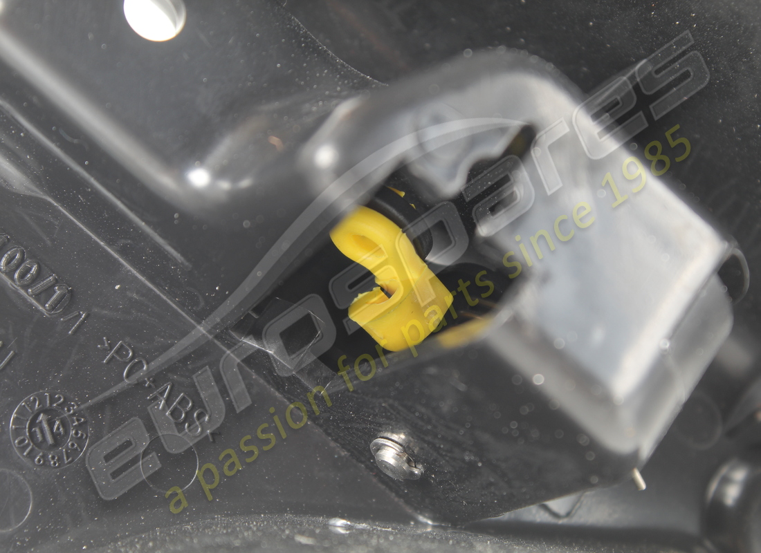 used ferrari lh separator hook cover. part number 82853100 (5)