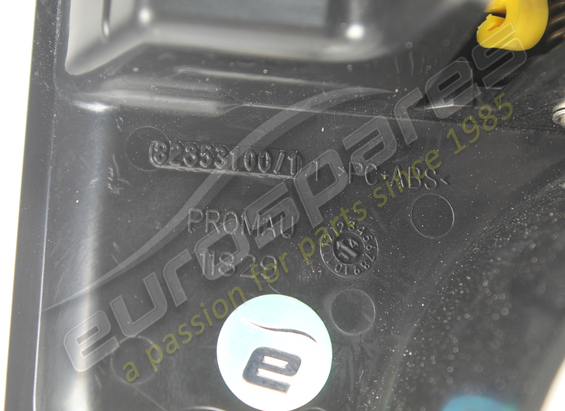 used ferrari lh separator hook cover. part number 82853100 (6)