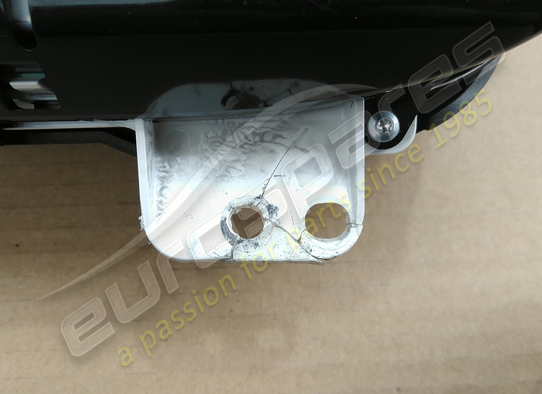 DAMAGED MASERATI MASERATI PART 670100154. PART NUMBER 670100154 (3) damaged maserati maserati part 670100154. part number 670100154 (3)