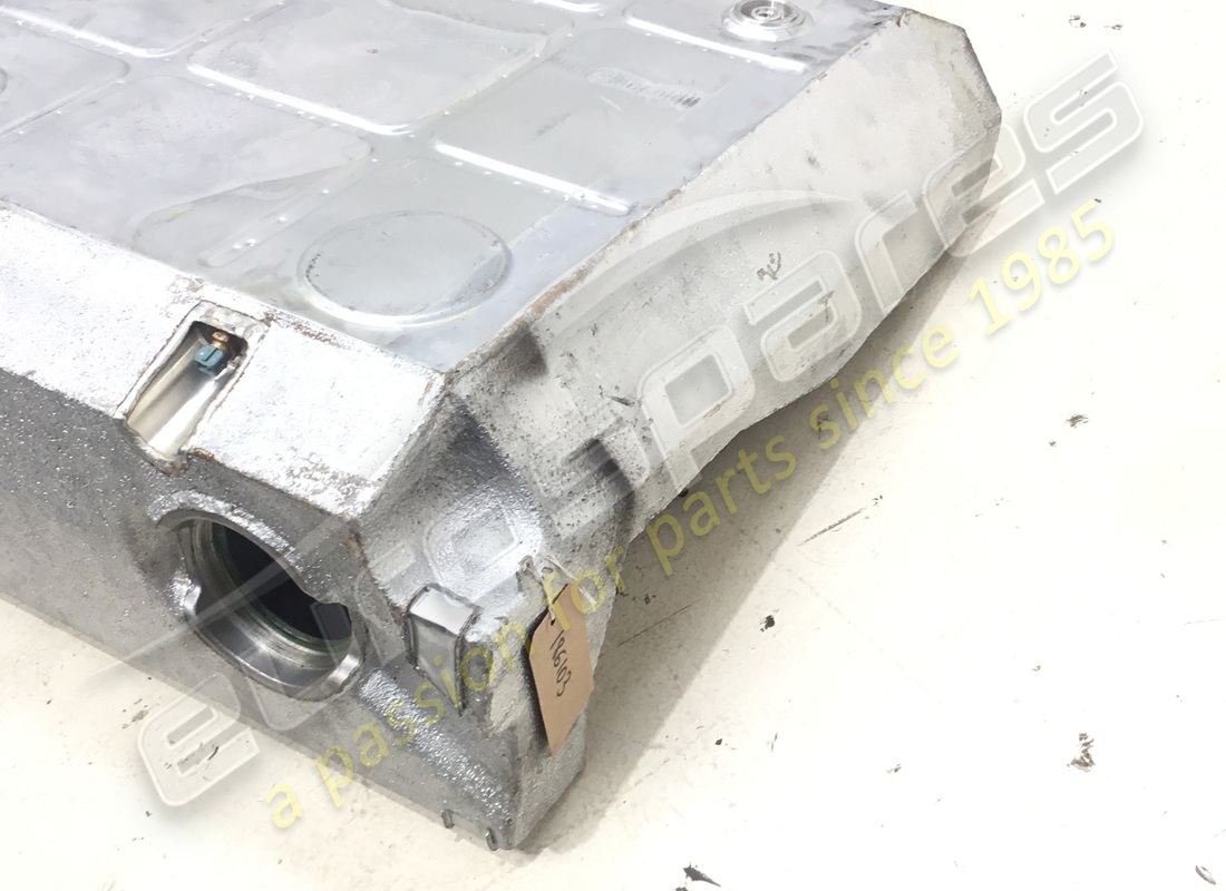 USED FERRARI FUEL TANK. PART NUMBER 186103 (3) used ferrari fuel tank. part number 186103 (3)