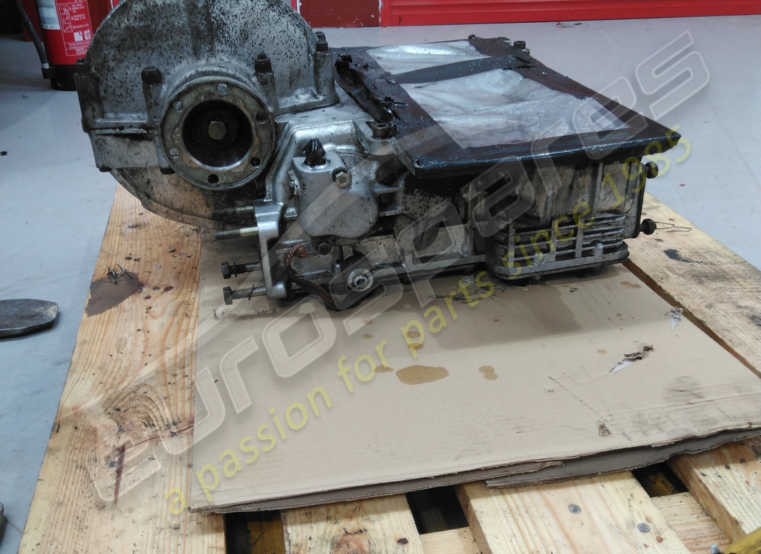 USED FERRARI GEARBOX CASING COMPLETE. PART NUMBER 109586 (4) used ferrari gearbox casing complete. part number 109586 (4)