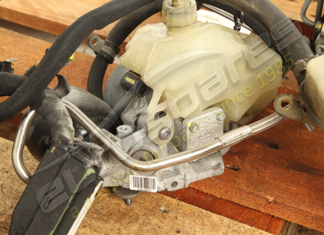 DAMAGED FERRARI POWER TAKE OFF UNIT. PART NUMBER 305902 (5) damaged ferrari power take off unit. part number 305902 (5)