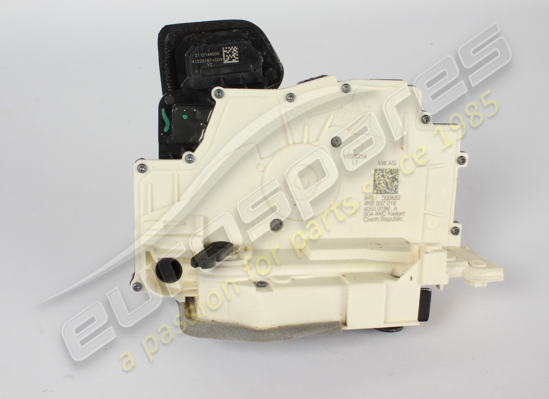 USED PORSCHE DOOR LATCH. PART NUMBER PAB837016B (1) used porsche door latch. part number pab837016b (1)