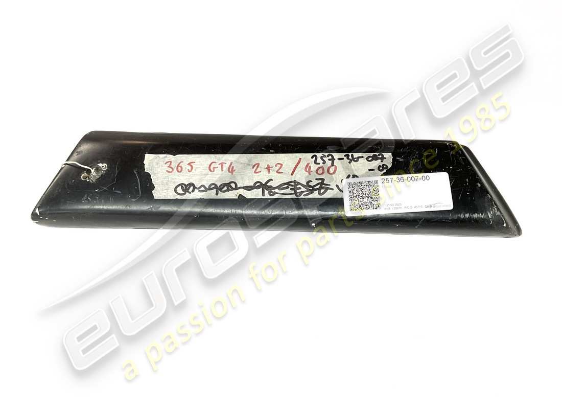 USED FERRARI QUARTER BUMPER LH/FRT 412 GREYPRIMER/RUBBER 0E. PART NUMBER 2573600700 (1) used ferrari quarter bumper lh/frt 412 greyprimer/rubber 0e. part number 2573600700 (1)