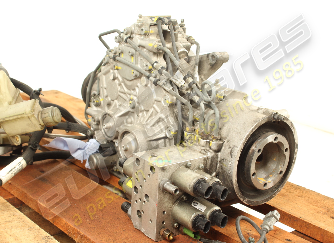 DAMAGED FERRARI POWER TAKE OFF UNIT. PART NUMBER 305902 (2) damaged ferrari power take off unit. part number 305902 (2)