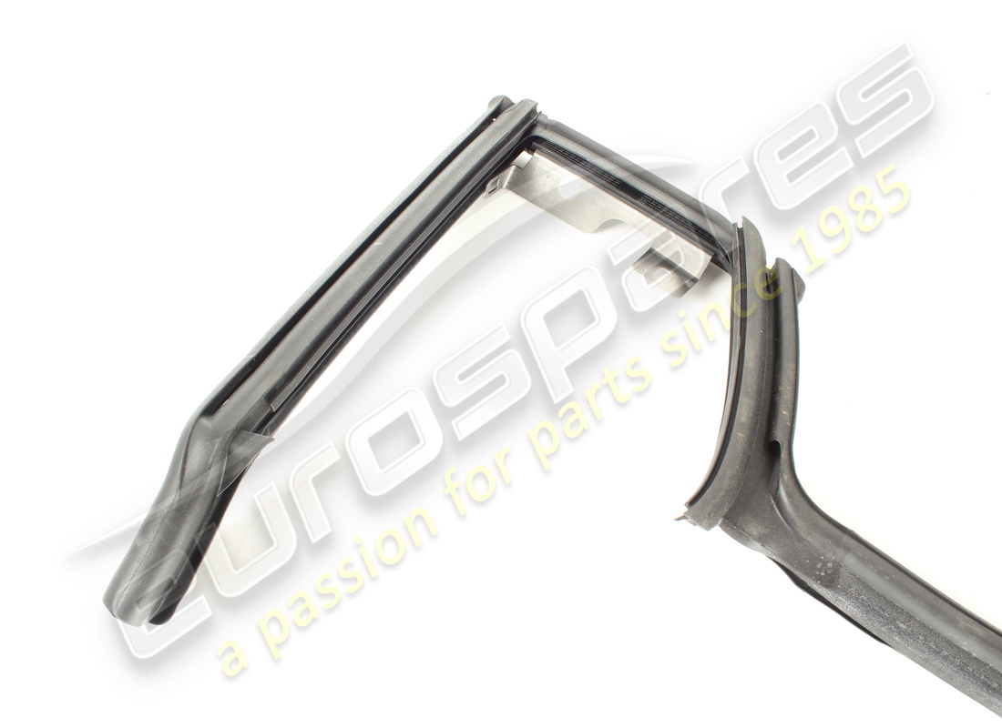 used ferrari lh quarterlight seal. part number 890497 (2)